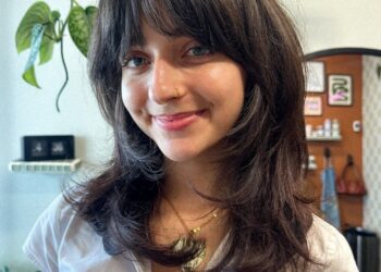 13 Anlagen mit kurz geschichteten Haarschnitten mit Pony für 2025