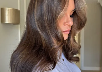 13 Transformationen für mittelbraunes Haar mit Highlights, die es wert sind, gerettet zu werden