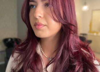 13 atemberaubende dunkelrote Haarfarbideen, die Sie sehen müssen