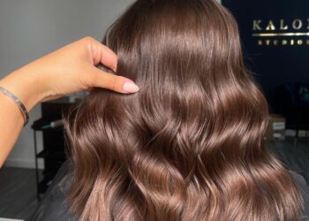 13 beste schokoladenbraune Haare mit Highlights für diese Saison