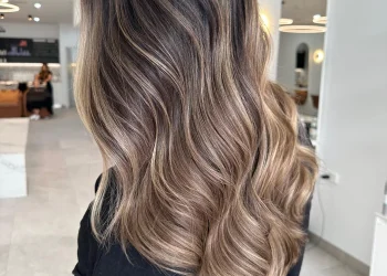 13 braune Haare mit Highlights als Inspiration für Ihren nächsten Termin