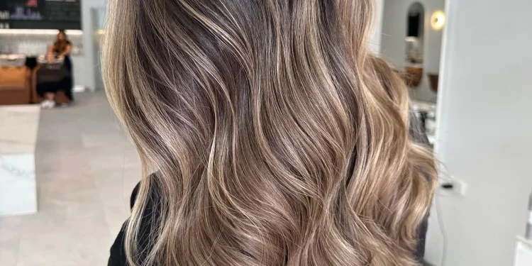 13 braune Haare mit Highlights als Inspiration für Ihren nächsten Termin