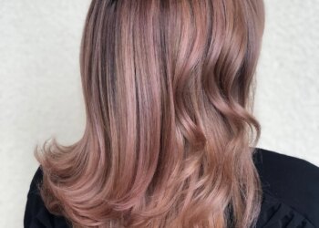 13 dezente rosabraune Haarfarben für einen natürlichen Touch