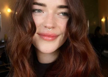 13 dunkelrote Haarfarben-Looks, die zeitlos wirken