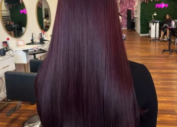 13 dunkle Burgunder-Haarfarben-Ideen, die Stylisten immer wieder verwenden