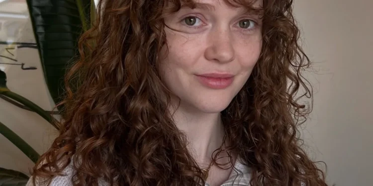 13 feine Pony-Inspirationen für lockiges Haar, die Sie sich immer wieder merken werden