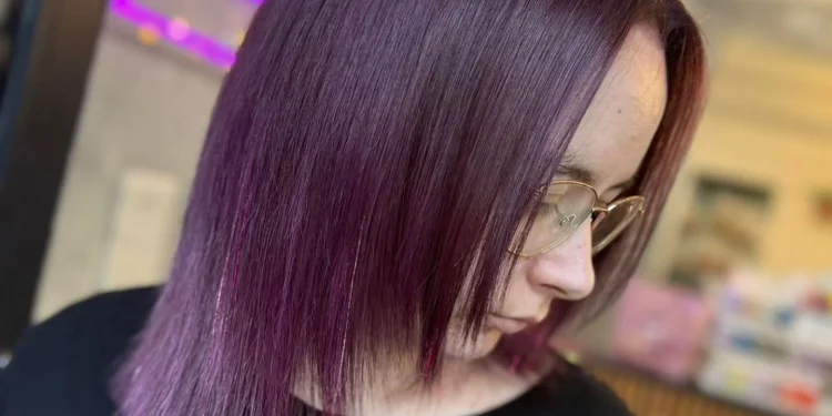 15 Pflaumen-Haarfarben-Ideen mit Dimension