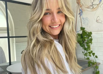 15 Welliges Haar mit Pony richtig gemacht