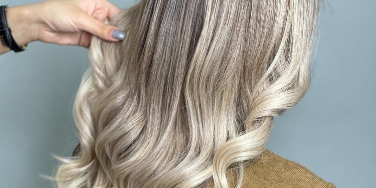 15 atemberaubende helle Haarfarbe Looks, die Sie jetzt wollen, werden Sie sich jetzt wünschen