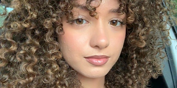 15 geschichtete lockige Frisuren, um Ihr Gesicht wunderschön zu rahmen