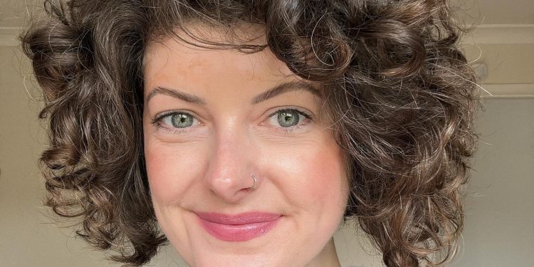 15 kurze lockige Frisuren für natürliche Locken