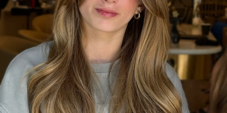 15 lange, zarte Frisuren mit Curtain Bangs, die für natürliches Volumen sorgen