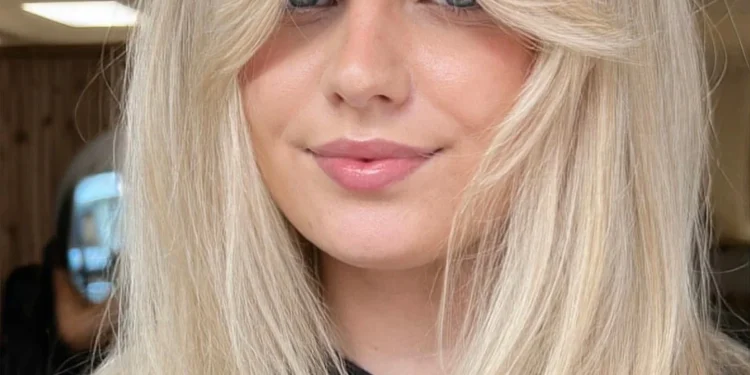 16 Curtain Bangs-Frisuren mit natürlichem Fluss