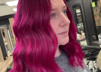 16 Ideen für die Haarfarbe Magenta, die Sie als Screenshot ansehen werden