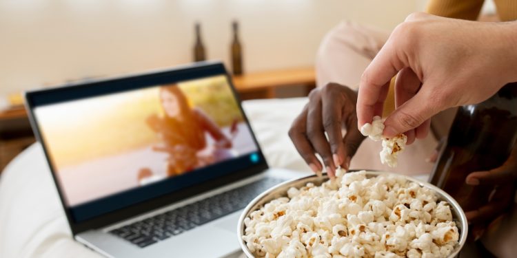 11 Teilzeitjobs, die Sie für die Überprüfung von Filmen zahlen (monatlich 2500 US -Dollar)