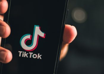 Wie man Geld mit Tiktok 25000 $ monatlich verdient, ohne das Gesicht zu zeigen