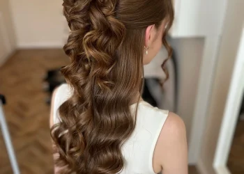 18 Abschlussballfrisuren für einen perfekten Abend