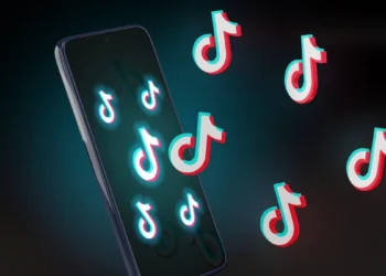 Wie man Geld mit Tiktok 25000 $ monatlich verdient, ohne das Gesicht zu zeigen